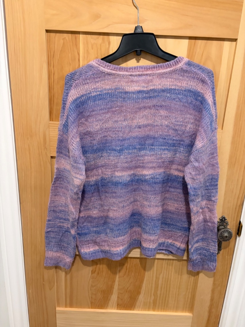 Gap Knitted V-Neck Sweater Size Medium - Picture 2 of 3